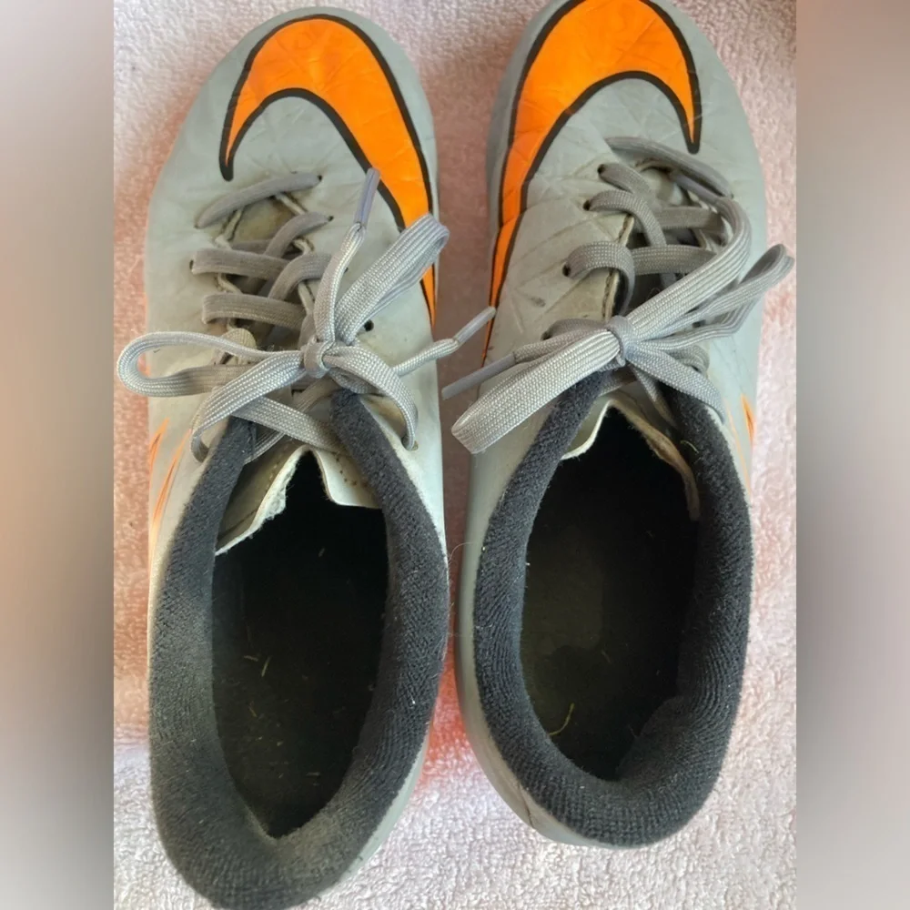 Boys Nike cleats Hypervenom 3.5Y